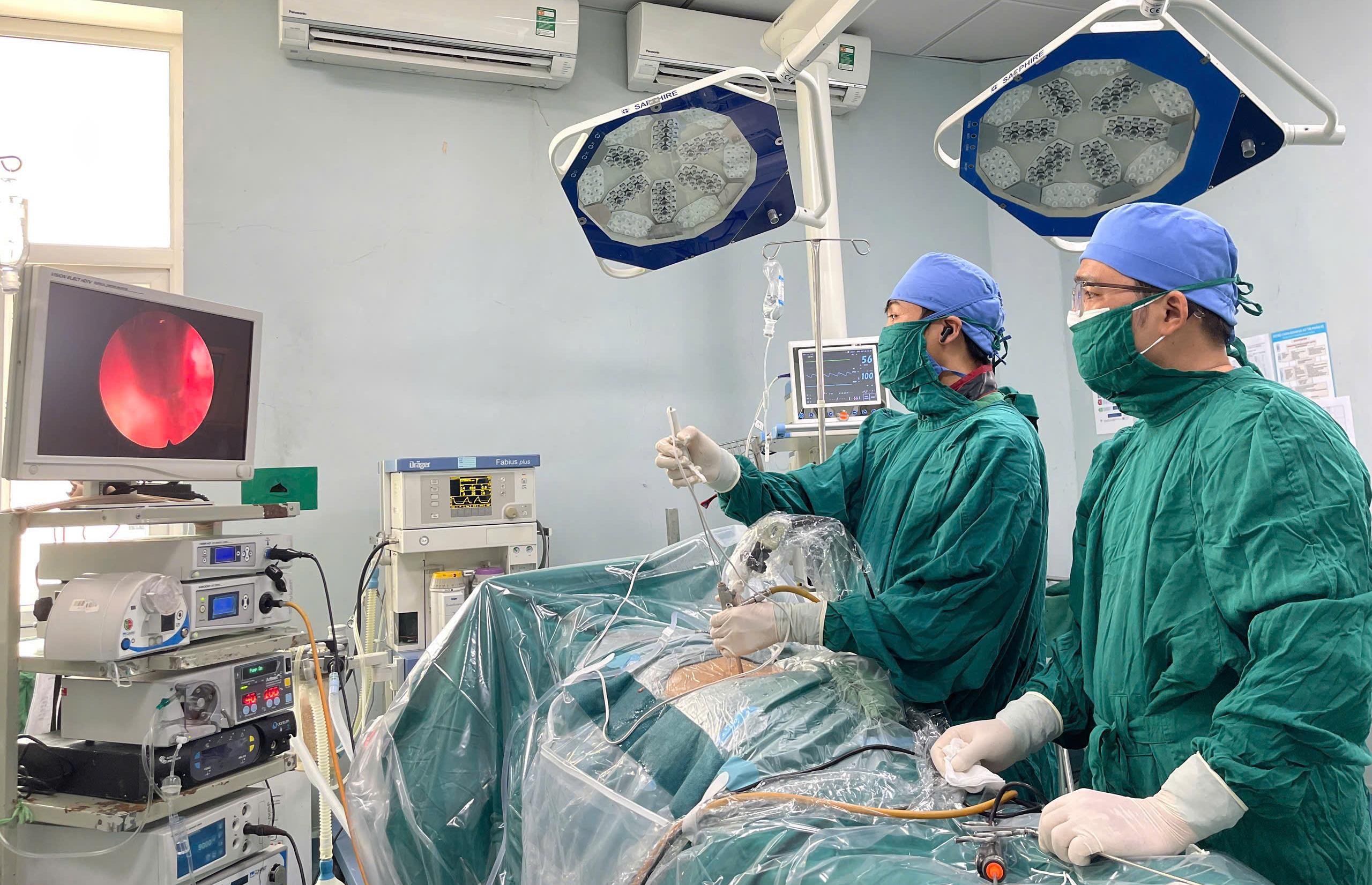 Phẫu thuật nội soi cột sống: Giải pháp điều trị an toàn, thẩm mỹ